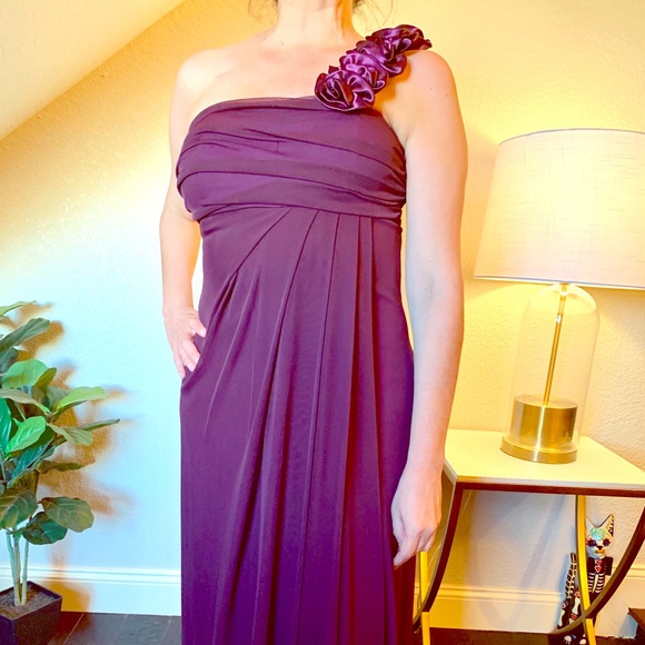 Dresses & Skirts - Formal Gown